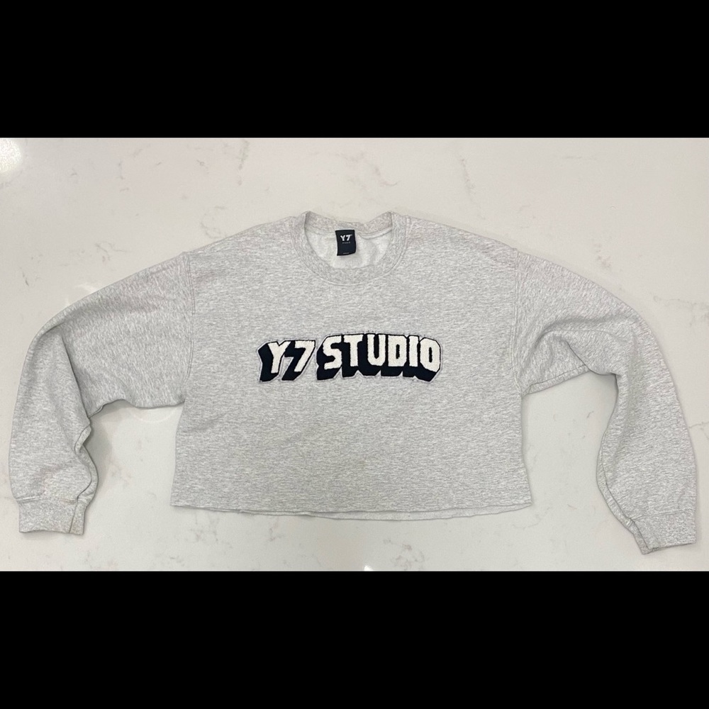 Y7 Cropped Crewneck